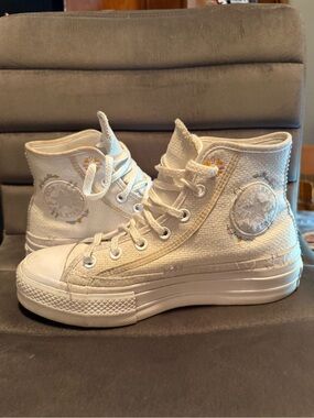 Women’s White Floral High Top Platform Converse size 8